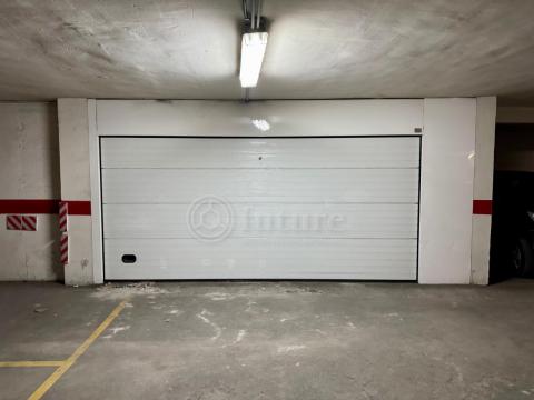 ¡Plaza de garaje cerrada y trastero en pleno centro!